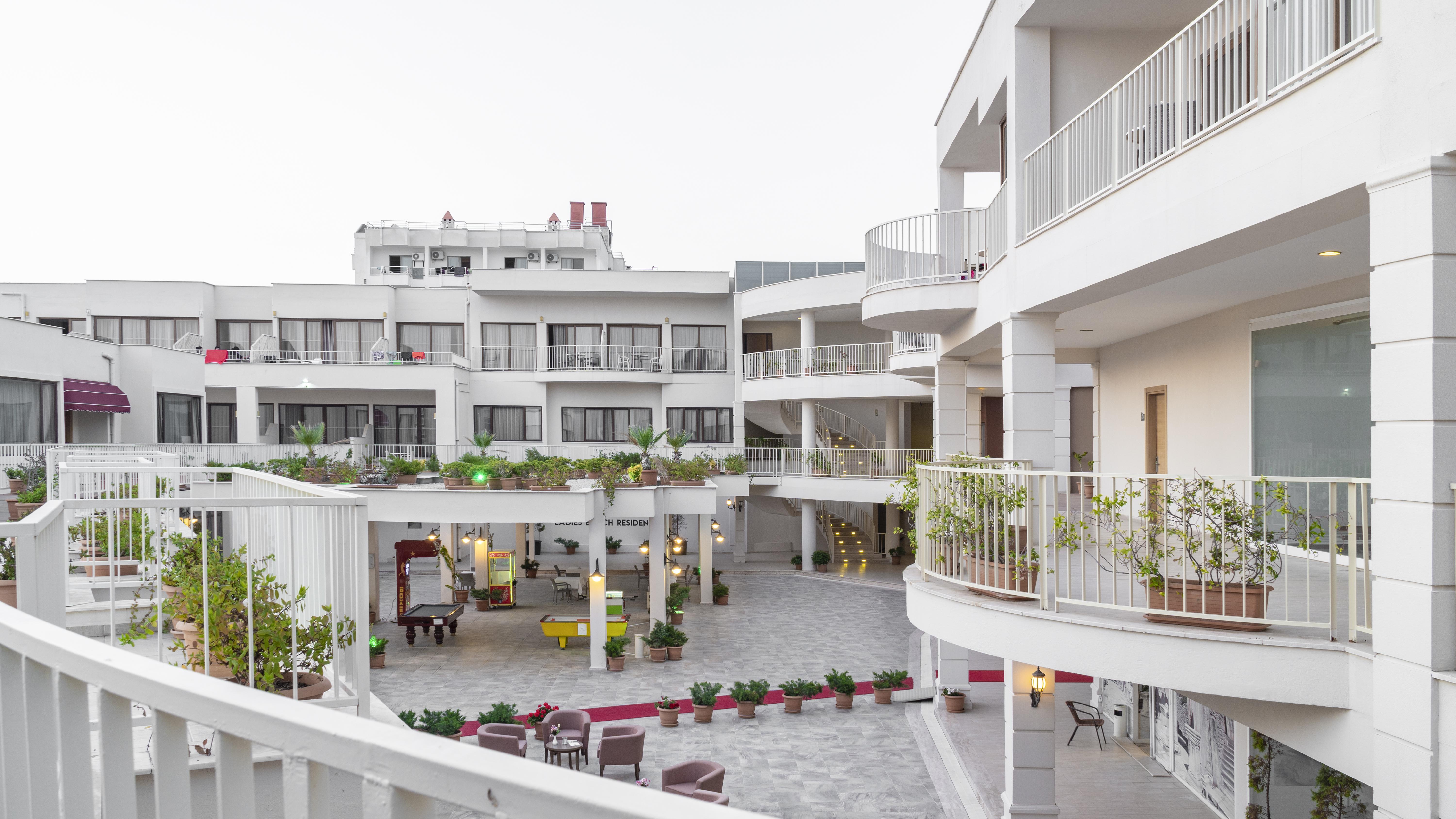 Ladies Beach Suite Hotel (Adults Only) Kusadası Esterno foto