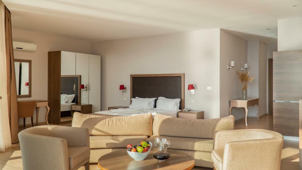 Ladies Beach Suite Hotel (Adults Only) Kusadası Esterno foto